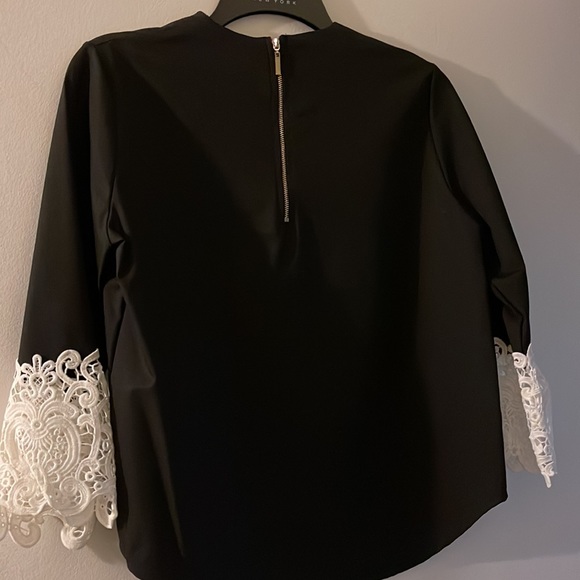 Modest black blouse - Picture 2 of 4
